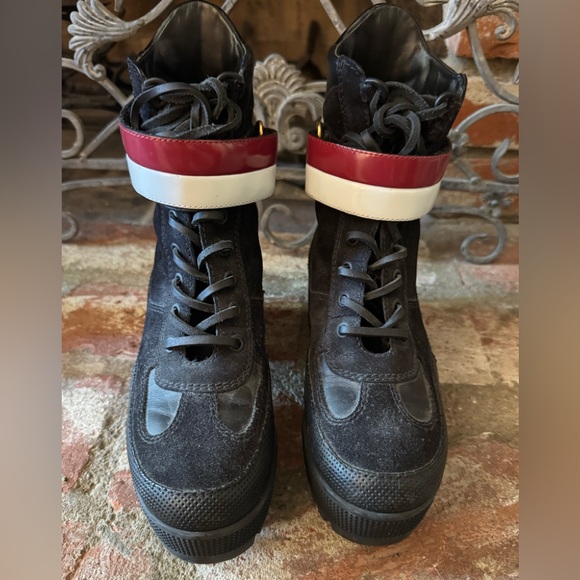 Louis Vuitton Suede Calfskin Laureate Platform Desert Boots - Picture 3 of 8